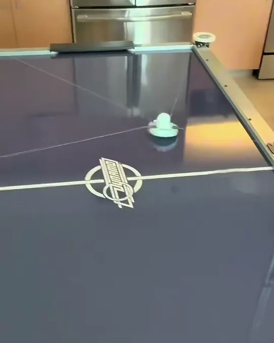 Reel da Eixo: robô de air hockey jogando sozinho